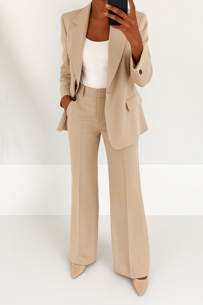 Modern Classic Women's Suit: Versatile tailored set, suitable for various formal & business occasions.