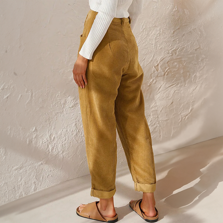 Everyday comfort: Women's classic vintage relaxed fit trousers. Versatile elastic waist pants for casual fashion.