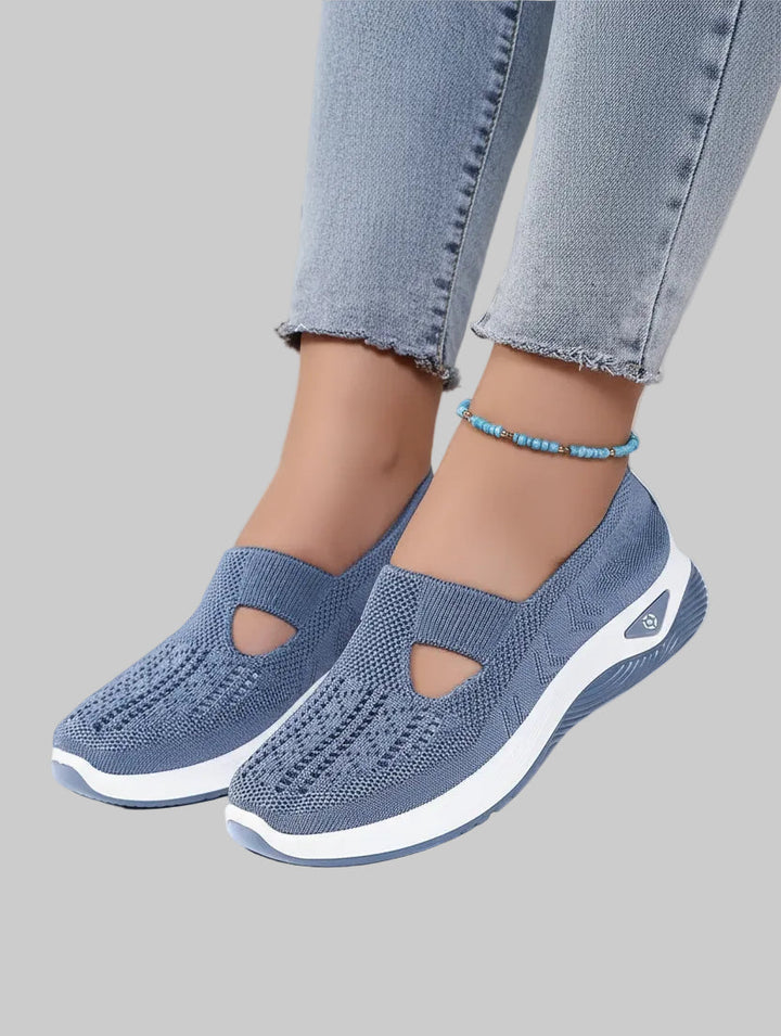 Plush Women's CloudStride comfort walking shoes, providing ultimate cushioning & everyday support.