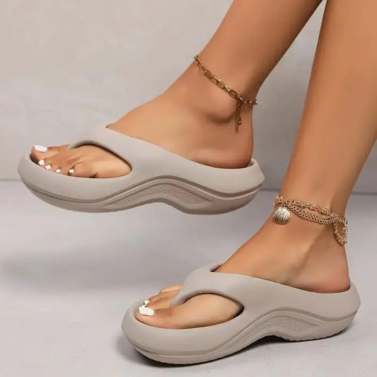 Women's CloudWalk platform flip flops for all-day comfort. Features arch support & lightweight design.