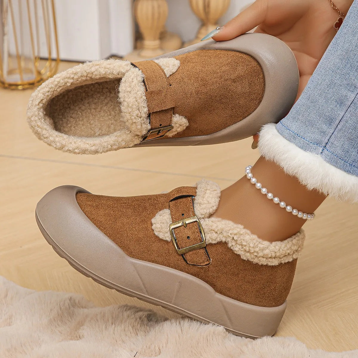 Practical women's buckle clogs, offering cozy comfort and simple slip-on wear for cold weather.