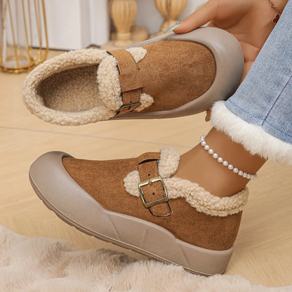 Practical women's buckle clogs, offering cozy comfort and simple slip-on wear for cold weather.