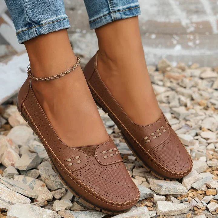 Breathable women's slip-on comfort loafers, perfect casual flats for spring and summer.