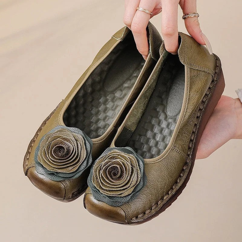 Comfortable women's flats with unique floral appliqué. These slip-on shoes are perfect for stylish everyday outfits.