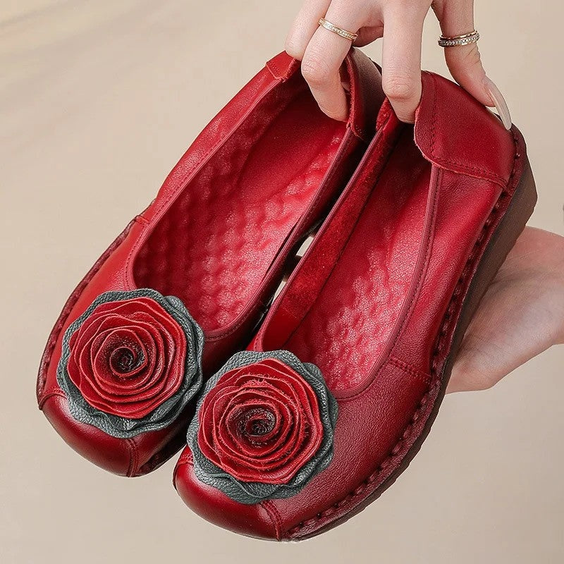 Everyday women's shoes: comfort slip-on loafers with charming floral appliqué, blending style and ease.