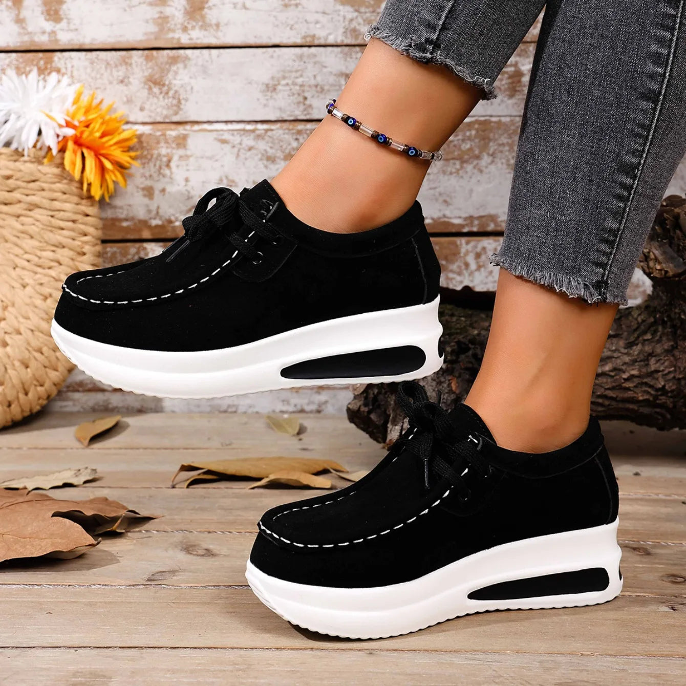 Women's cushioned support shoes, perfect for walking, activewear, and casual comfort.