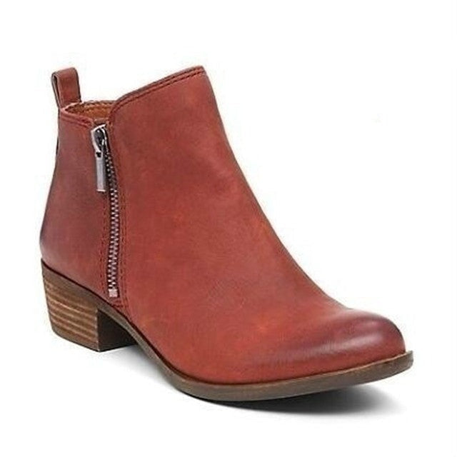 Fashionable women's ankle boots for fall/winter, with a comfortable block heel, practical side zip, and chic rounded toe.