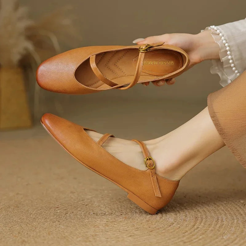 Women's comfortable black flats with adjustable strap for daily wear. Closed-toe walking shoes.