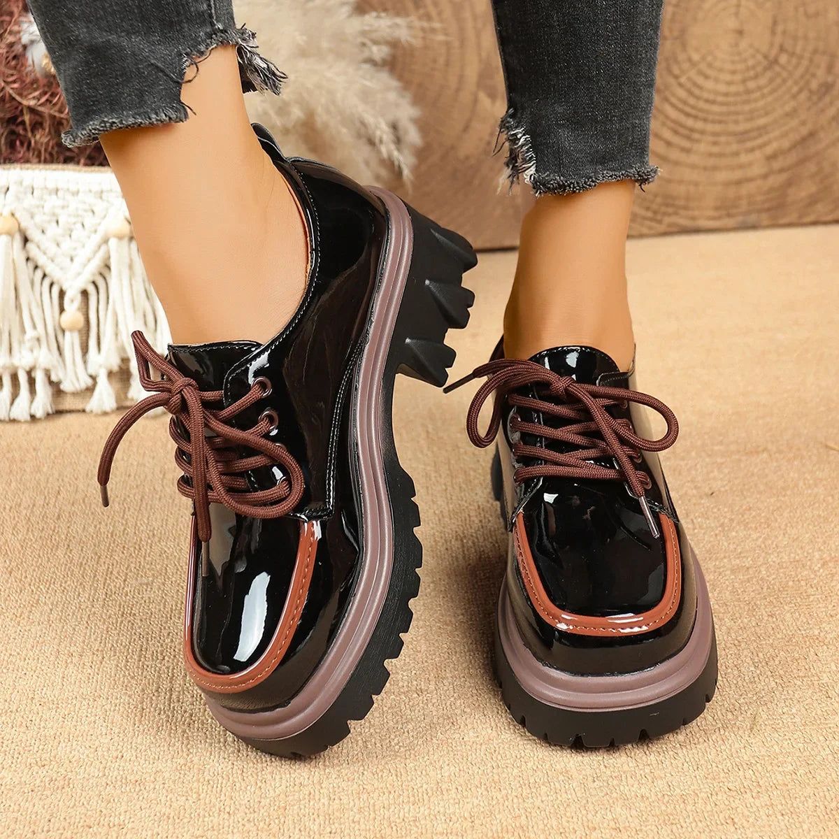Comfortable women's platform shoes featuring a sturdy lug sole, perfect for casual outings.