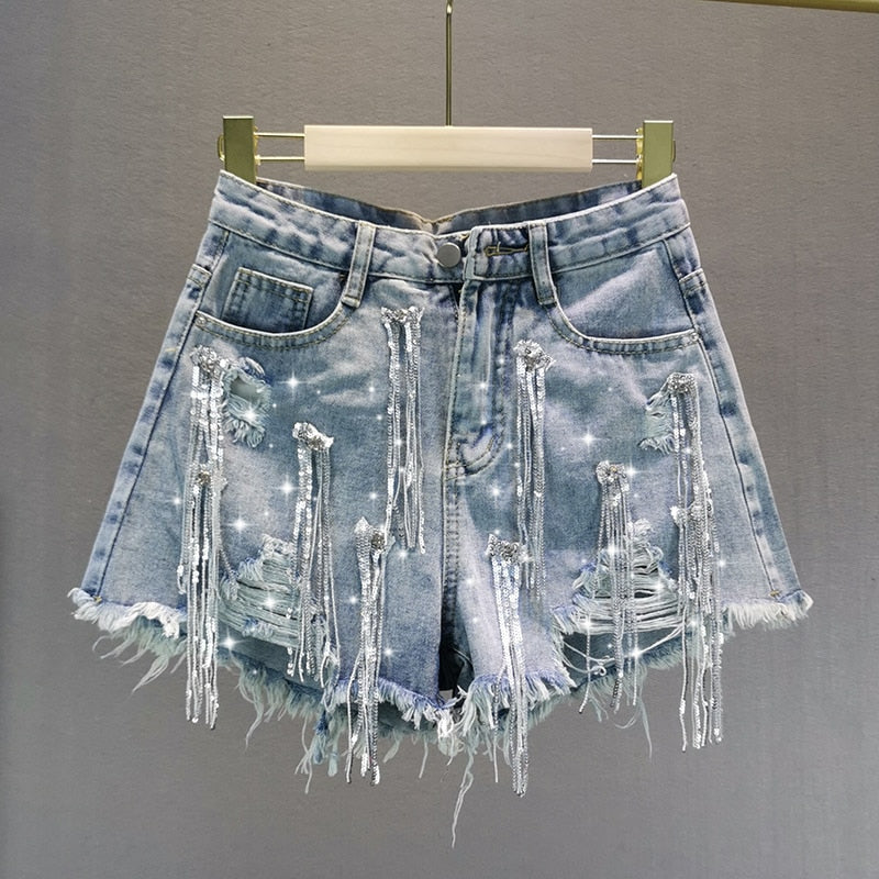 Stylish women's blue versatile shorts, ideal for casual outings, summer activities, or comfortable daily wear.