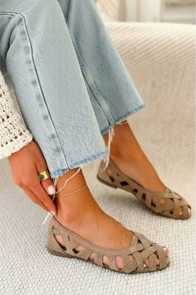 Women's comfortable braided crossover strap summer sandals for casual everyday wear.