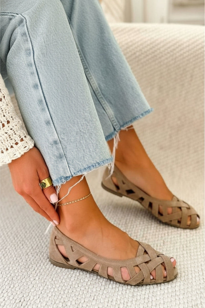 Women's comfortable braided crossover strap summer sandals for casual everyday wear.