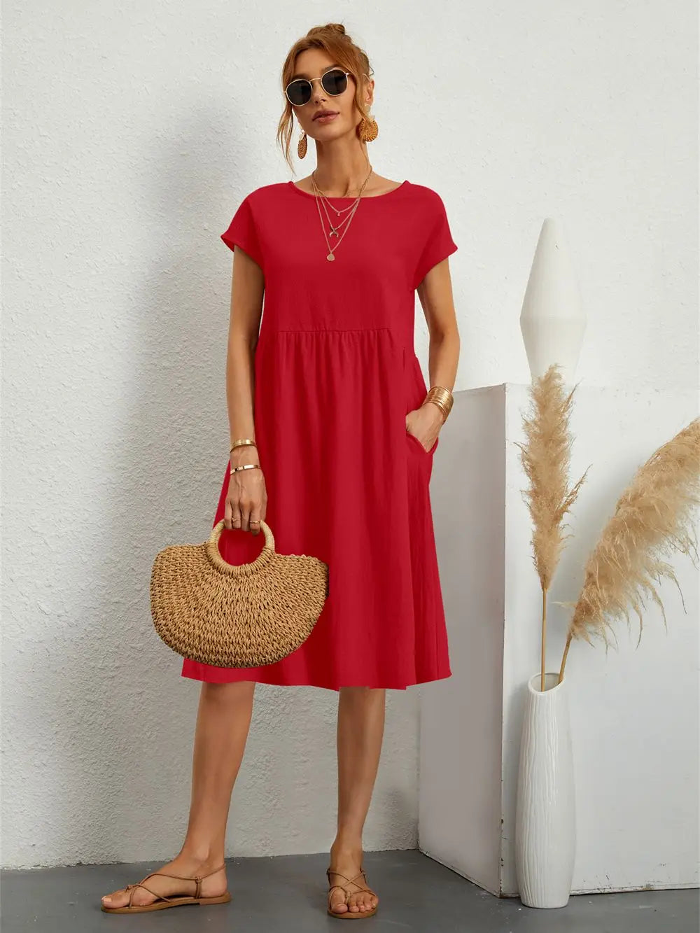 Women's comfortable casual pocket dress, perfect for everyday wear and relaxed style.