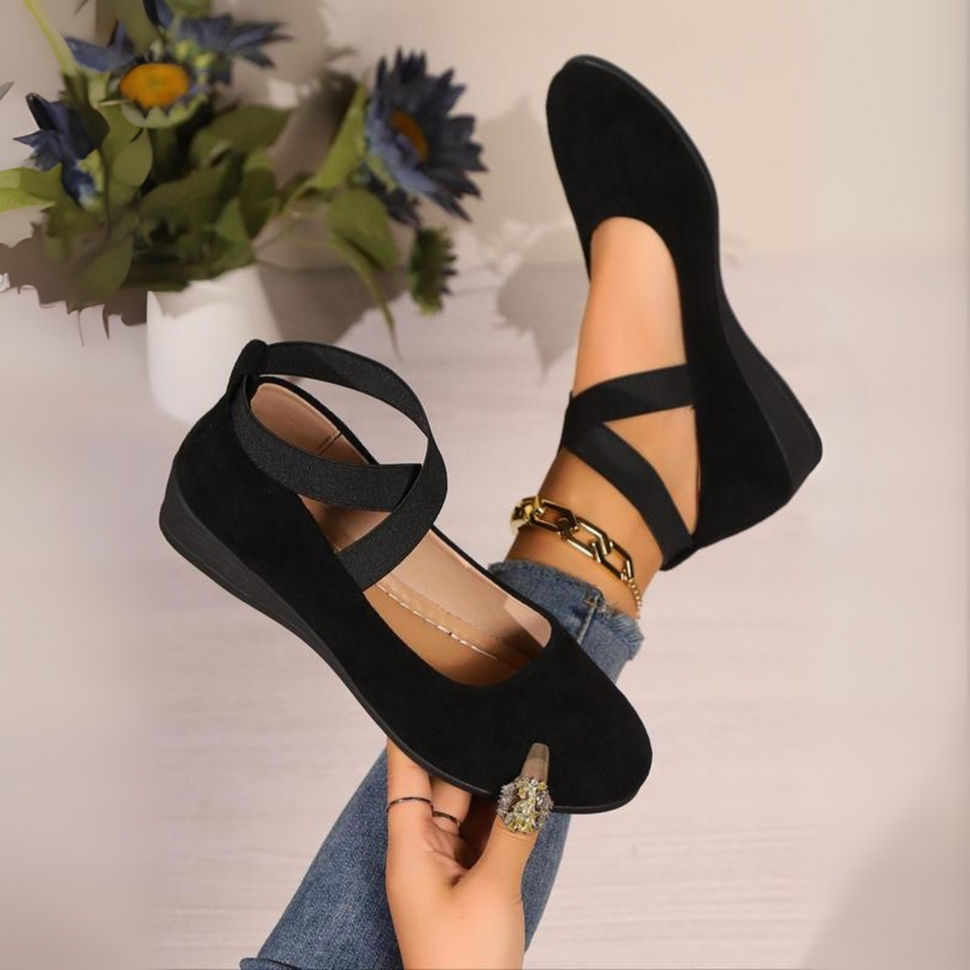 Versatile women's slip-on wedge shoes with a comfortable closed toe, ideal for work or casual everyday wear. Fashionable.