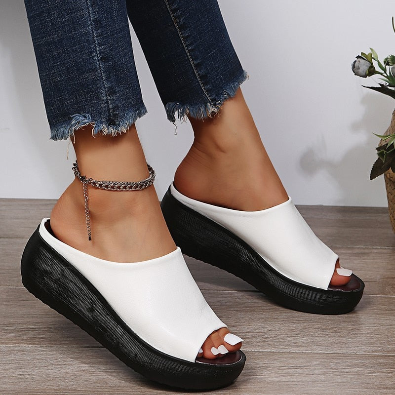 Adjustable women's buckle sandals with soft cushioning for ultimate comfort. Perfect walking sandals.