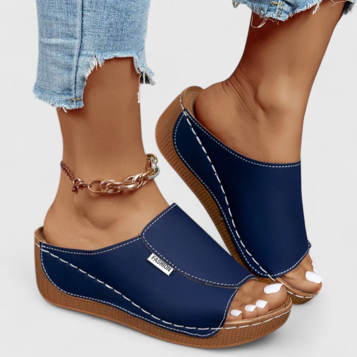 Comfortable open-toe women's sandals, ideal for everyday summer adventures & travel. Casual footwear.