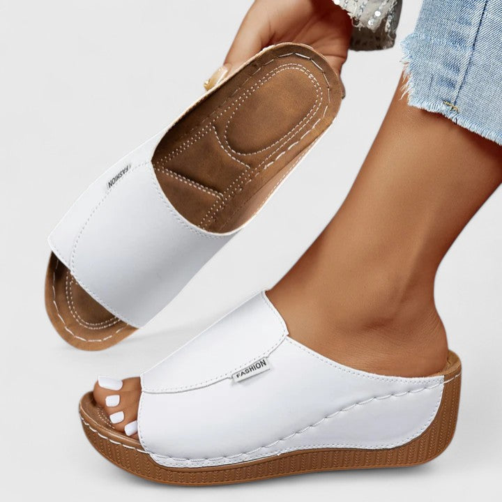 Women's chic summer sandals, designed for ultimate comfort & casual everyday style. Open-toe footwear.