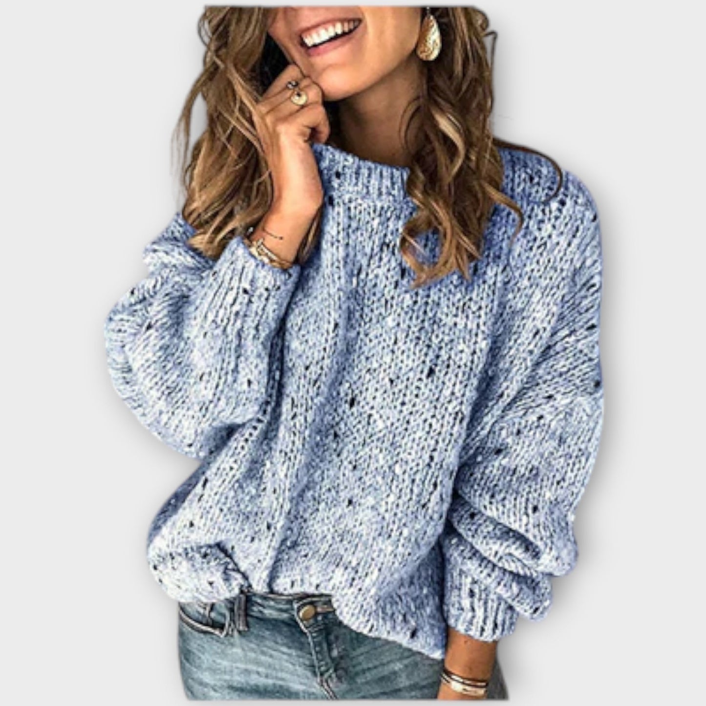 Soft and cozy women's knit sweater with a relaxed fit, ideal for comfortable everyday wear. Stylish long sleeve top.
