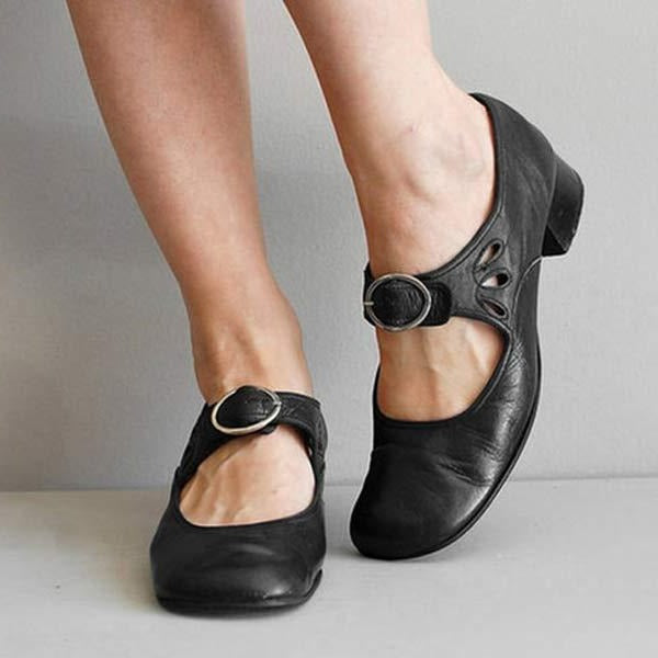 Stylish women's summer sandals with contoured arch support, perfect for casual and versatile wear.