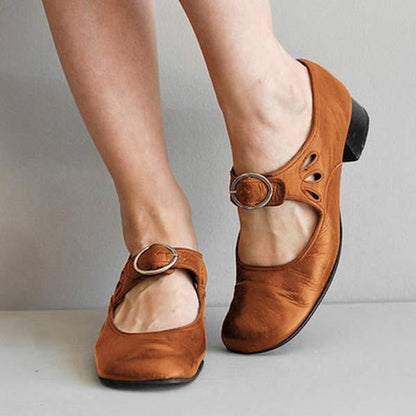 Slip-on women's summer sandals in genuine leather, featuring essential arch support for long wear.