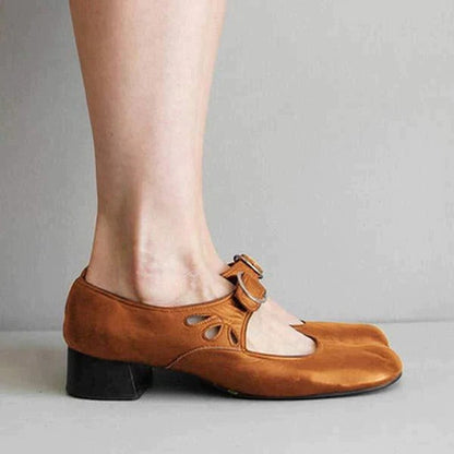 Versatile women's walking sandals with arch support, ideal for summer comfort and everyday activities.
