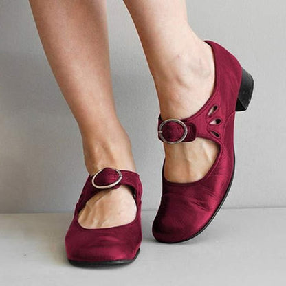 Black leather women's sandals with arch support, providing ultimate comfort for summer shoes.