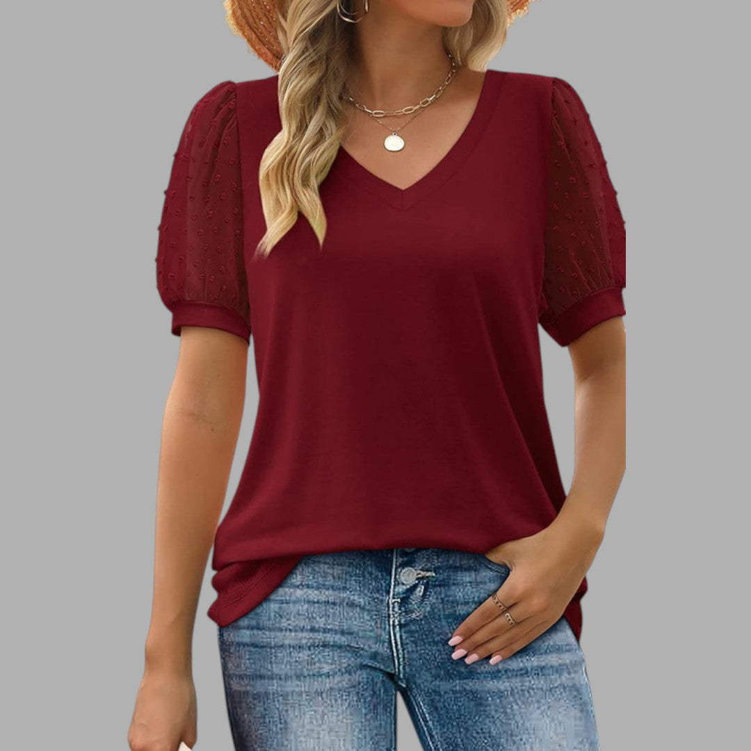 Versatile women's everyday blouse with relaxed fit. Perfect for a casual chic look, easy to style for any occasion.