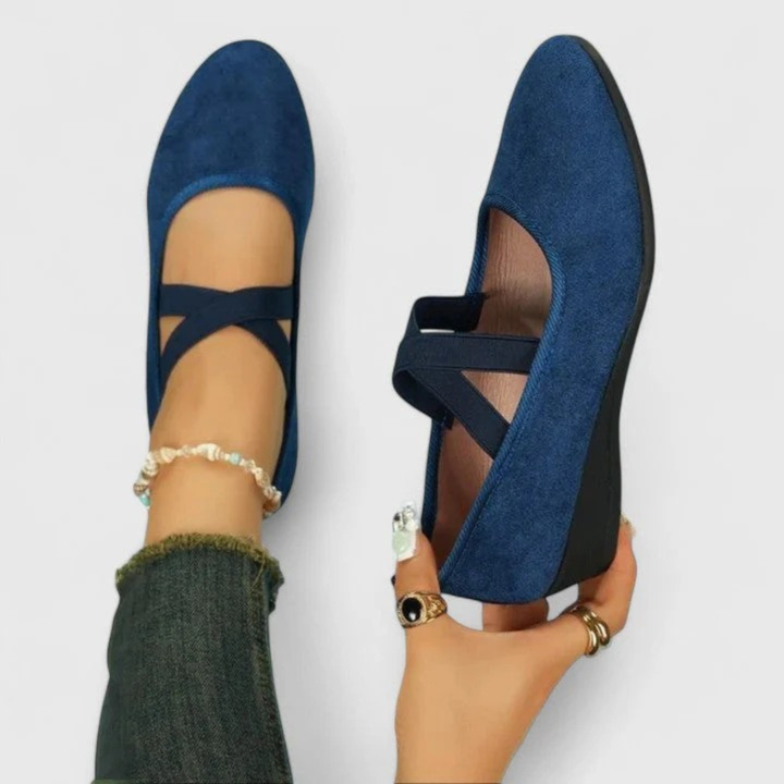 Lightweight women's open-toe sandals featuring a flexible sole for ultimate comfort in summer and warm weather.