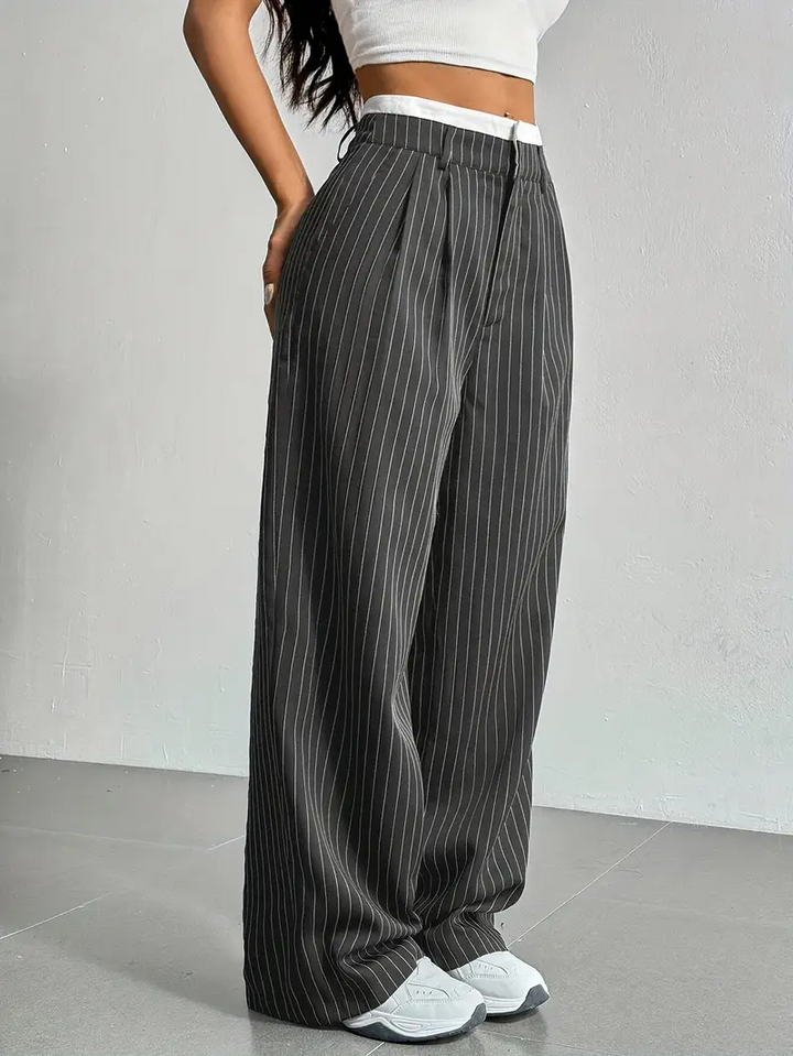 Effortless women's pinstripe wide-leg pants, designed for maximum comfort and sophisticated, relaxed style.