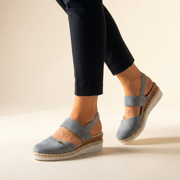 Casual women's espadrille platform sandals, essential summer footwear for relaxed fashion.