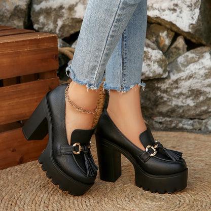 Women's platform loafers: comfortable, stylish, with arch support and a trendy chunky heel.