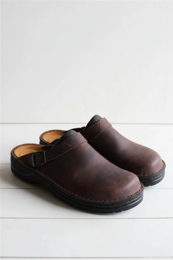Comfortable women's clogs, slip-on style for easy all-day wear. Great for professional or everyday activities.
