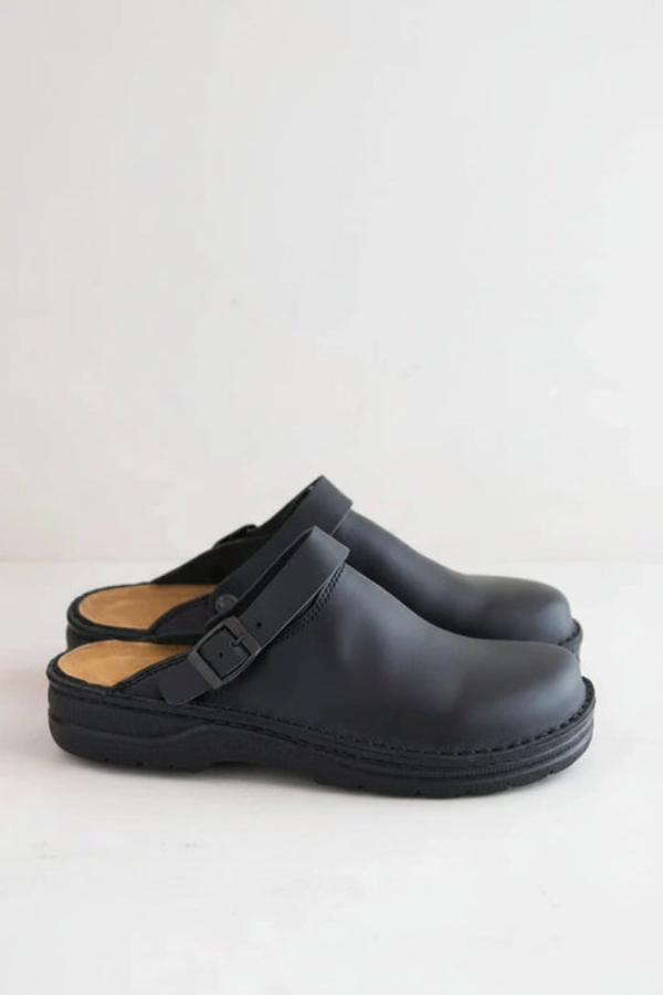 Ergonomic women's clogs offering ultimate comfort & support. Perfect work shoes for long hours on your feet.