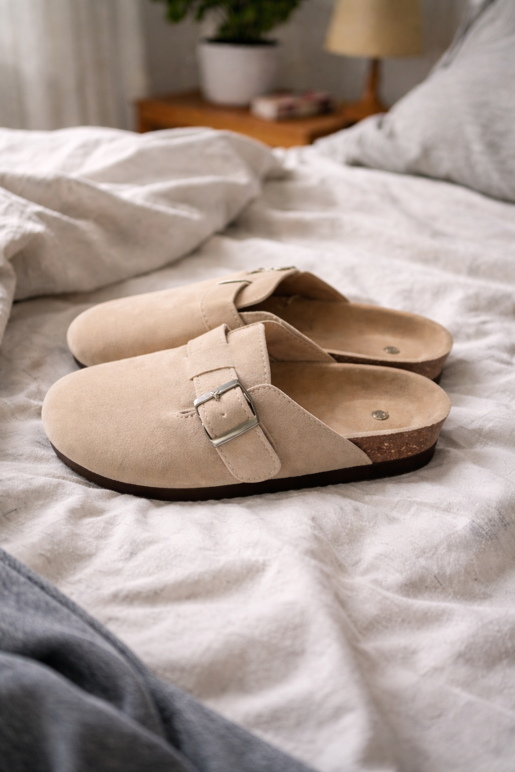 Casual women's buckle strap clogs with an open heel, offering easy slip-on comfort for daily fashion.
