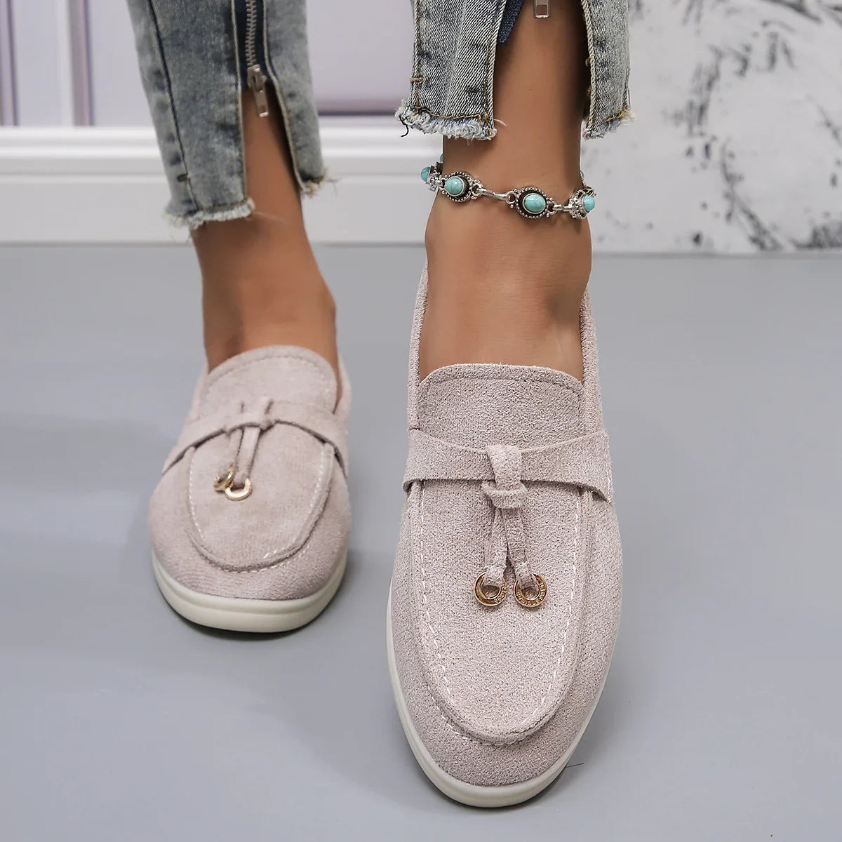 Versatile women's casual loafers, easy slip-on design, modern style with a double ring.