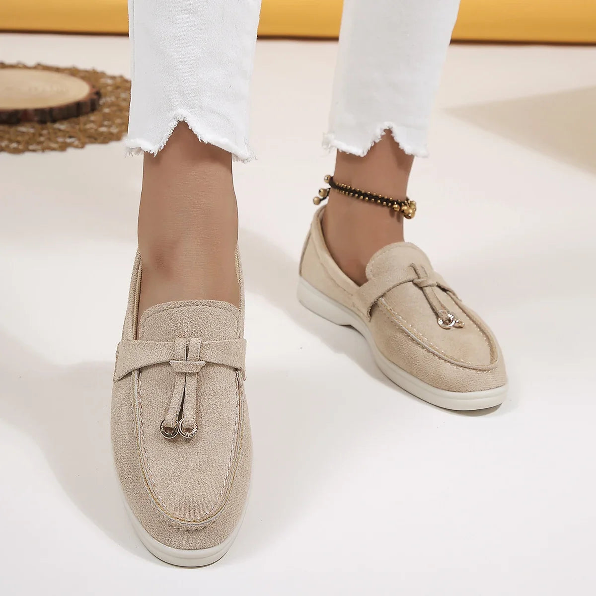 Cushioned women's slip-on loafers, comfortable flats perfect for casual and elegant everyday wear.