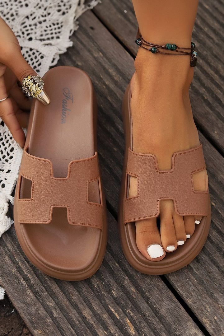 Trendy women's comfortable strappy sandals, open-toe & lightweight for summer casual wear. Easy slip-on.