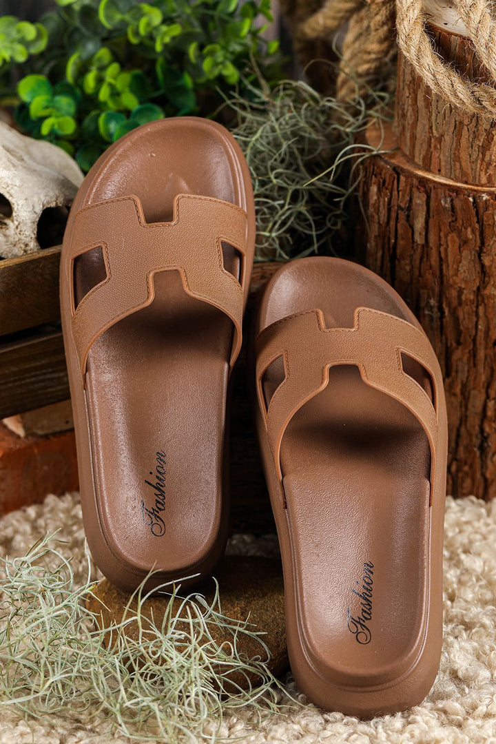 Women's summer casual strappy sandals, comfortable cushioning & open-toe design. Lightweight holiday footwear.