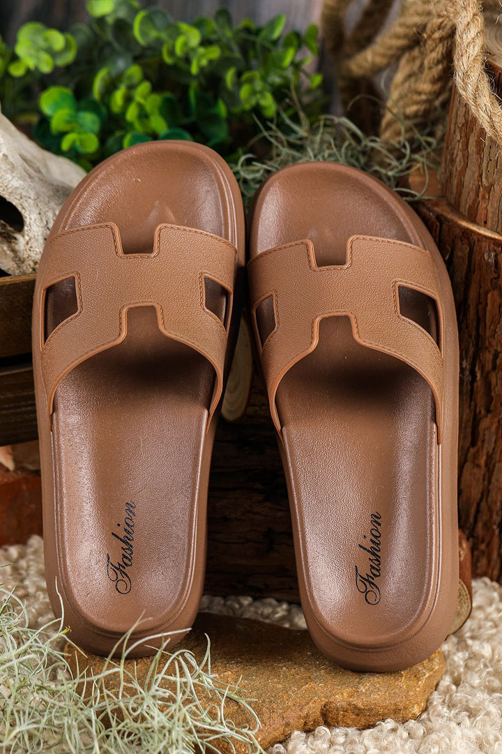 Everyday women's comfortable sandals, strappy and slip-on, perfect for summer. Lightweight open-toe footwear.