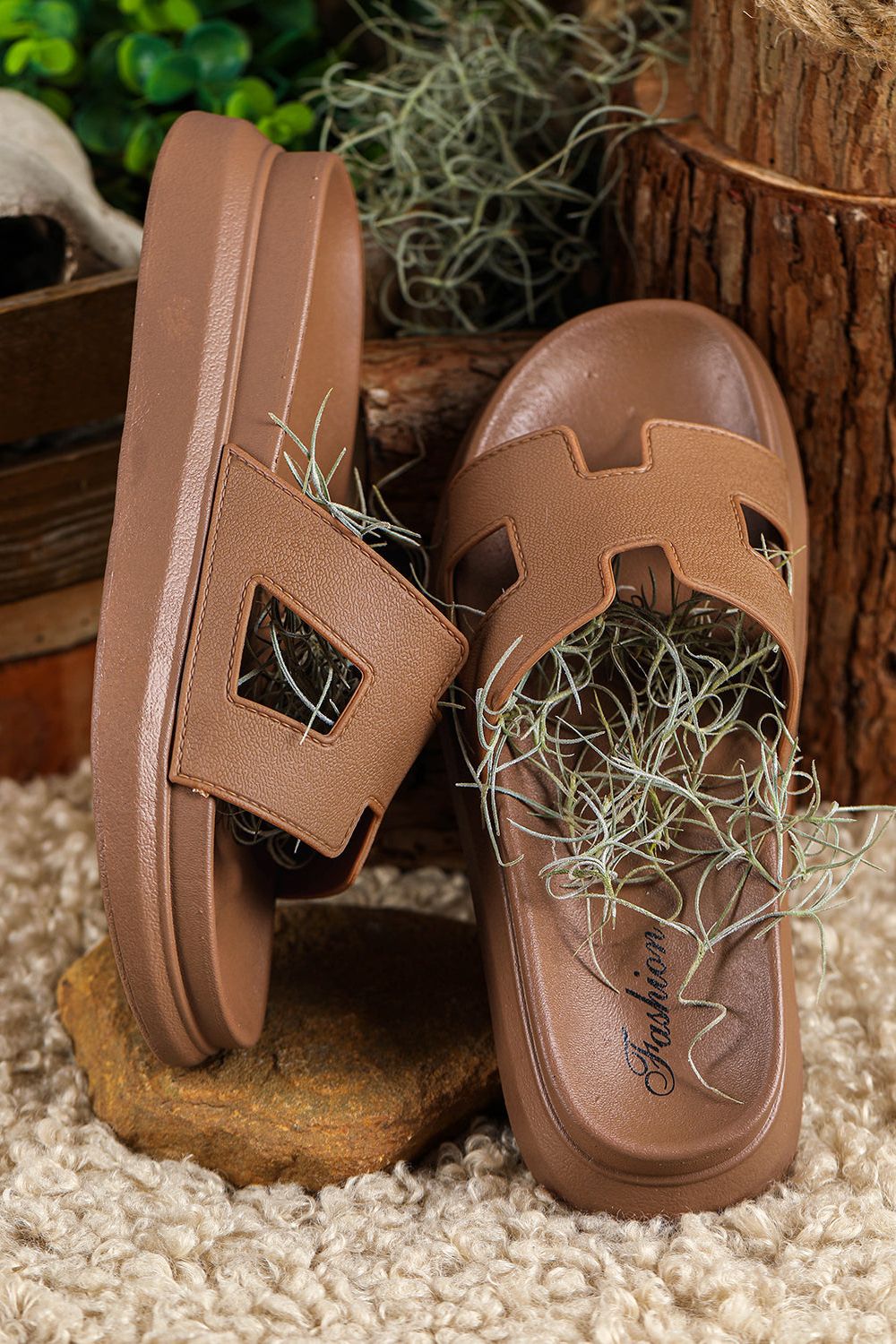 Practical women's comfortable strappy sandals, slip-on and cushioned, perfect for summer casual outings.