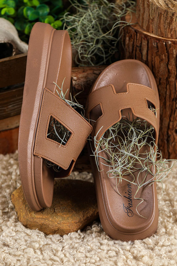 Practical women's comfortable strappy sandals, slip-on and cushioned, perfect for summer casual outings.