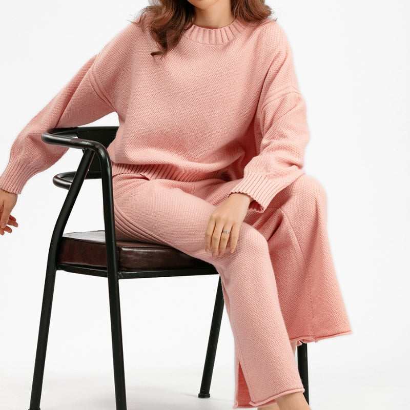 Soft fabric matching loungewear set for women, featuring a comfortable and versatile two-piece design.