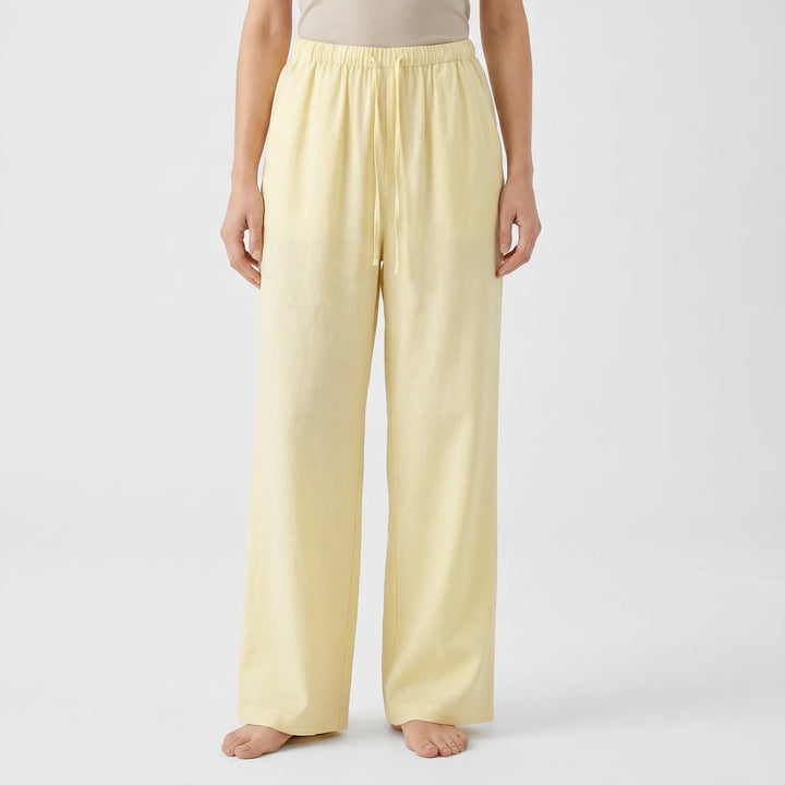 High-waisted women's wide-leg trousers with a relaxed fit, perfect for summer comfort.