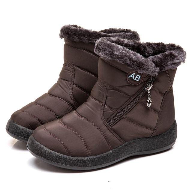Women's comfortable winter boots with water-resistant exterior, ideal for everyday outdoor adventures.