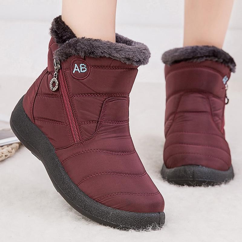 Fashionable women's winter ankle boots, cozy and durable for everyday casual style.