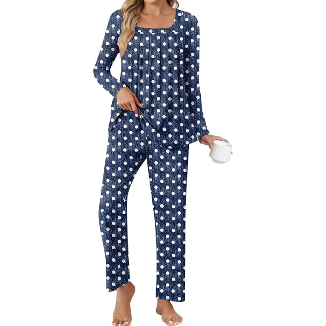 Casual 2-piece pajama set for women, featuring a comfy top and pants with pockets.