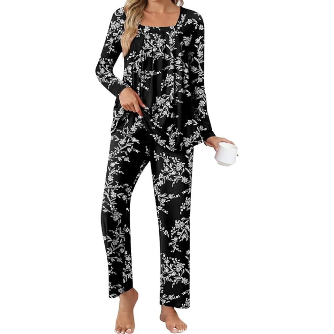 Luxuriously soft women's 2-piece lounge set, perfect for ultimate comfort & relaxation.