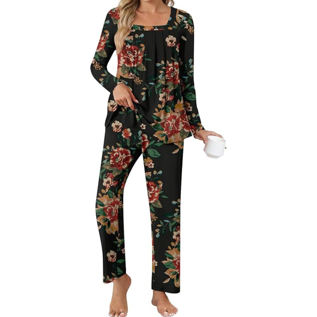 Comfortable women's pajama set with full-length pants and a long-sleeve top, includes pockets.