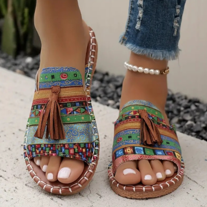Women's comfortable walking sandals, open-toe slip-on flats for summer casual outfits.