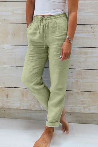Easy-care women's versatile flowy pants, featuring a comfortable relaxed fit for all-day wear.